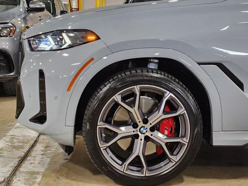 2025 BMW X6 xDrive40i