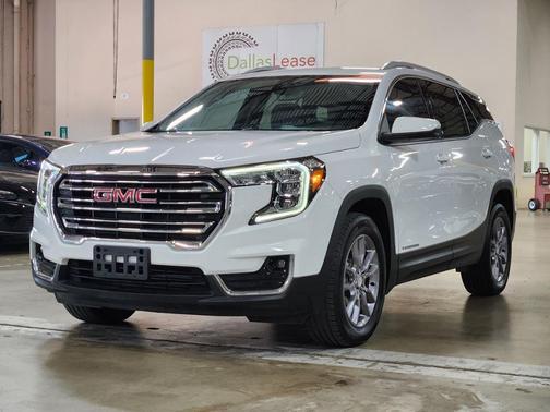 White 2022 GMC Terrain SLT