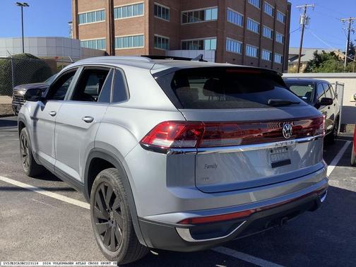 2024 Volkswagen Atlas Cross Sport 2.0T SE w/Technology