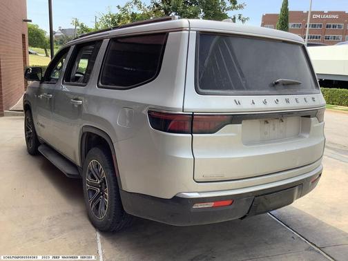 2023 Jeep Wagoneer Base