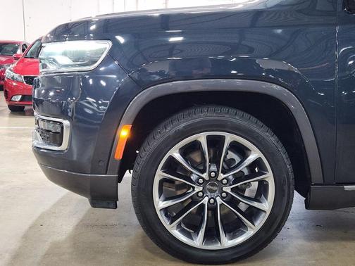 Gray 2022 Jeep Wagoneer Series III