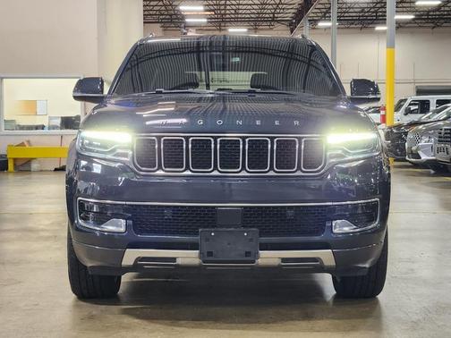 Gray 2022 Jeep Wagoneer Series III