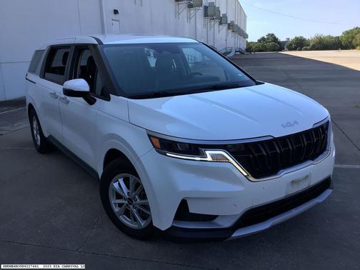 White 2023 Kia Carnival LX