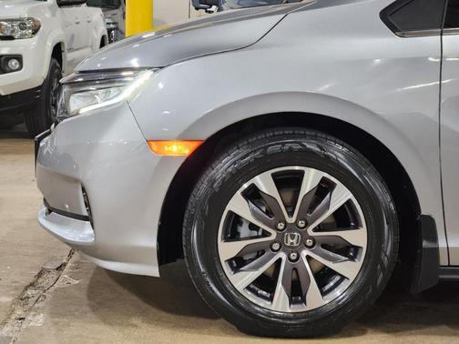 Silver 2022 Honda Odyssey EX-L