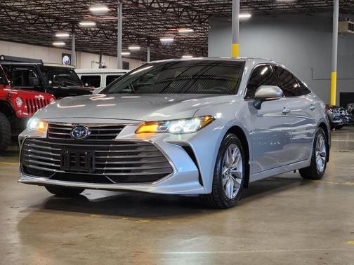 2022 Toyota Avalon Hybrid XLE