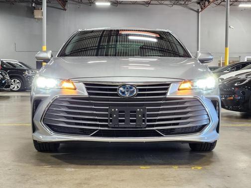 2022 Toyota Avalon Hybrid XLE