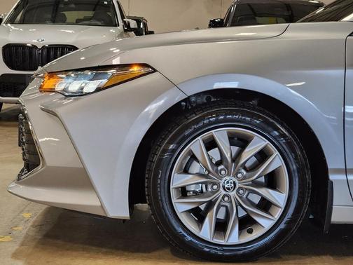 2022 Toyota Avalon Hybrid XLE