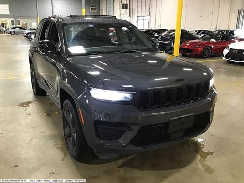 Gray 2023 Jeep Grand Cherokee Altitude