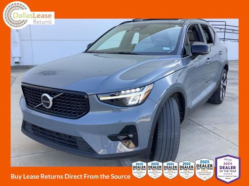 Gray 2023 Volvo XC40 B4 Plus Dark Theme