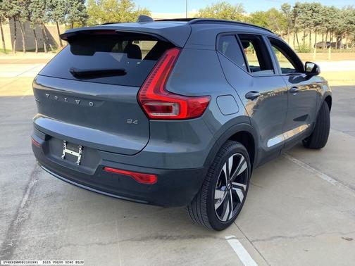 Gray 2023 Volvo XC40 B4 Plus Dark Theme