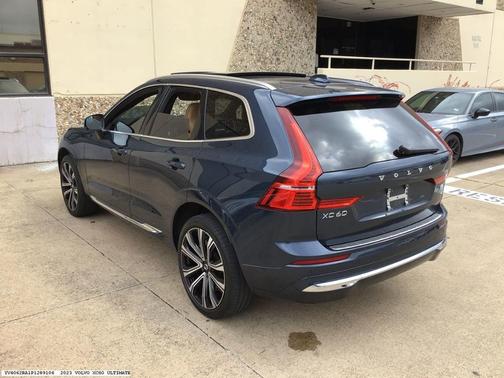 2023 Volvo XC60 B6 Ultimate Bright Theme