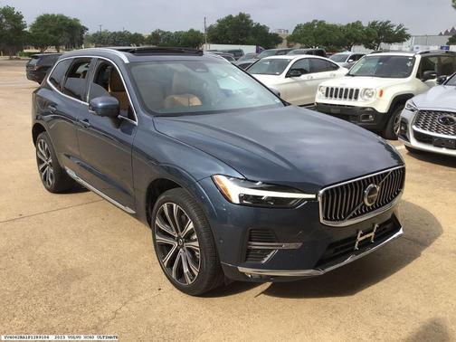 2023 Volvo XC60 B6 Ultimate Bright Theme