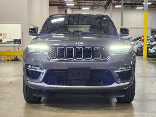 Gray 2022 Jeep Grand Cherokee Summit