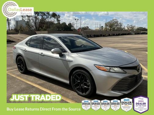 2020 Toyota Camry Hybrid XLE