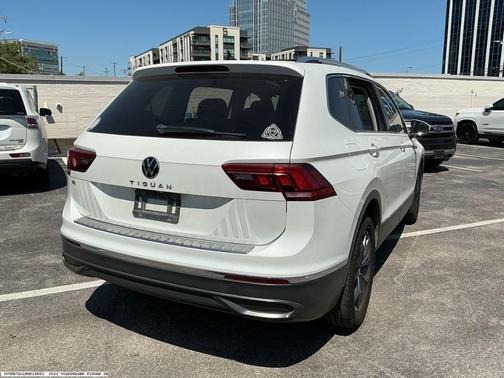 Opal White Pearl Effect 2023 Volkswagen Tiguan 2.0T SE