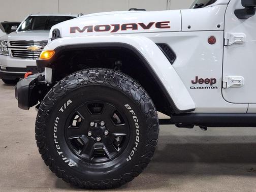 White 2021 Jeep Gladiator Mojave