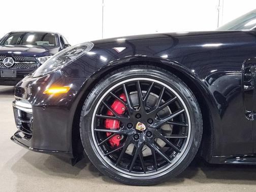 2019 Porsche Panamera GTS
