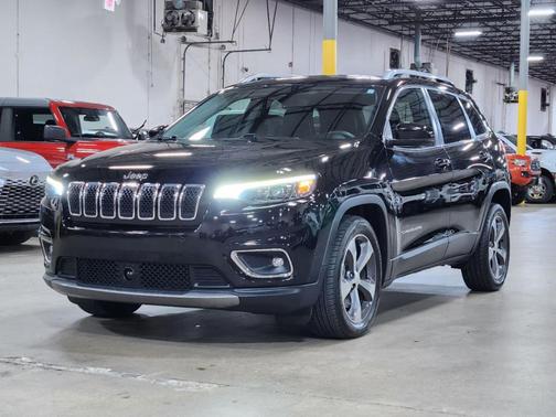 Gray 2019 Jeep Cherokee Limited