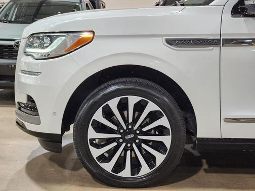 2023 Lincoln Navigator L Reserve
