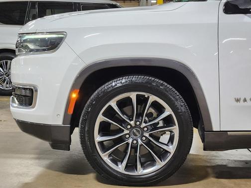 White 2022 Jeep Wagoneer Series III