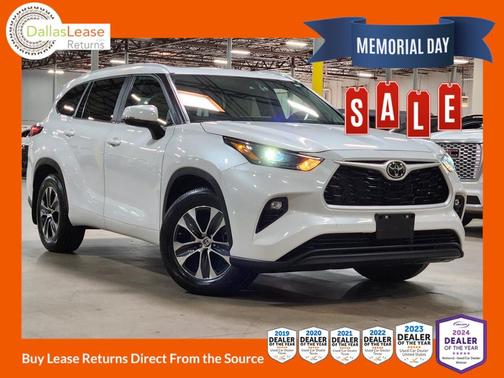 White 2024 Toyota Highlander XLE