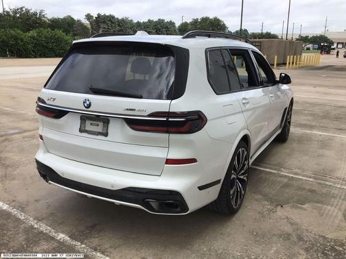 White 2023 BMW X7 xDrive40i