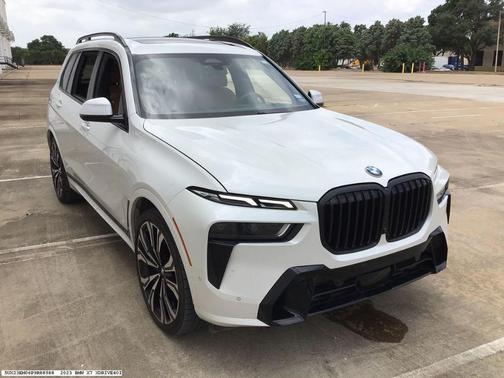 White 2023 BMW X7 xDrive40i