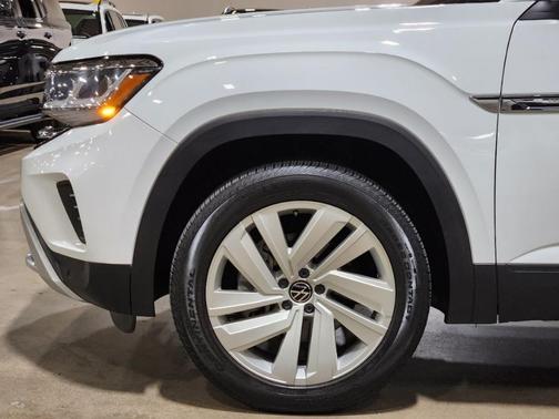 Pure White 2021 Volkswagen Atlas Cross Sport 3.6L V6 SE w/Technology