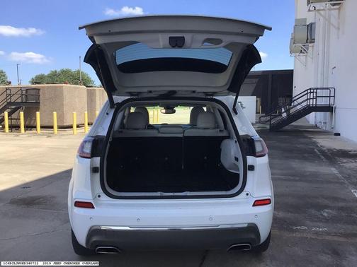 Bright White Clearcoat 2019 Jeep Cherokee Overland