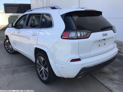 Bright White Clearcoat 2019 Jeep Cherokee Overland