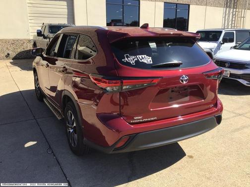 Red 2022 Toyota Highlander XLE