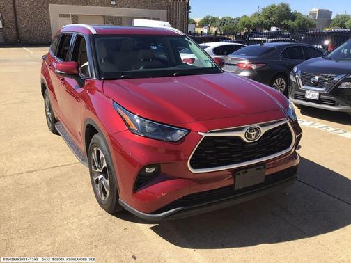 Red 2022 Toyota Highlander XLE