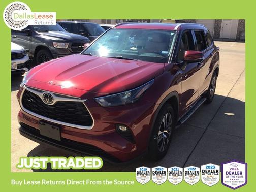 Red 2022 Toyota Highlander XLE