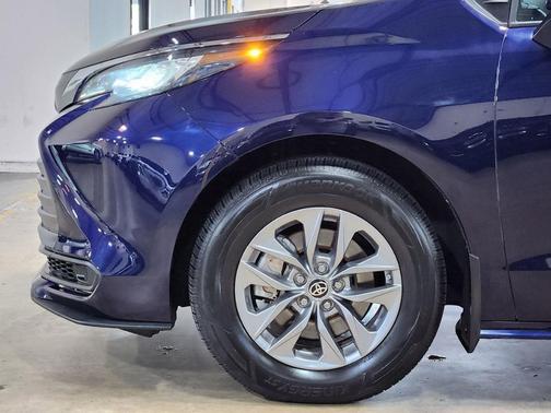 Blue 2022 Toyota Sienna LE