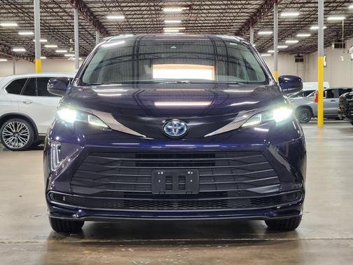 Blue 2022 Toyota Sienna LE