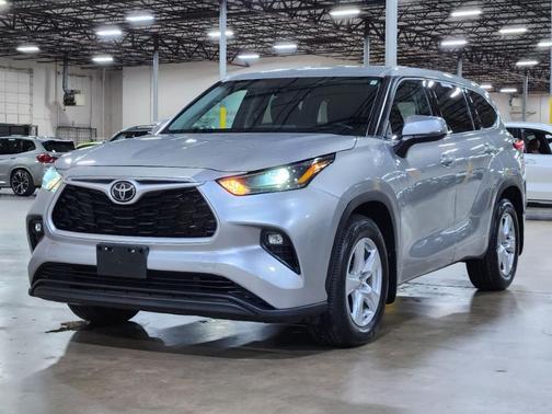 Silver 2022 Toyota Highlander LE