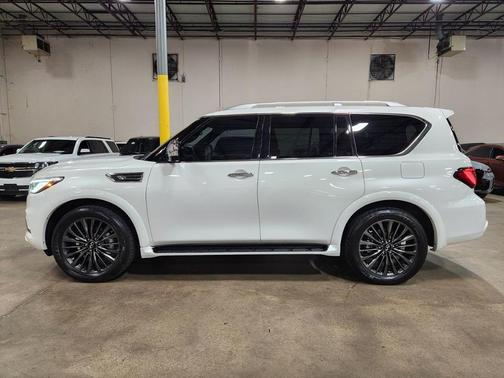 2024 INFINITI QX80 SENSORY