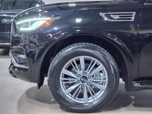 2022 INFINITI QX80 Luxe