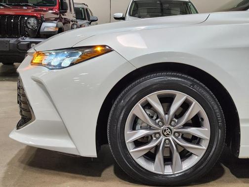 2021 Toyota Avalon Hybrid XLE