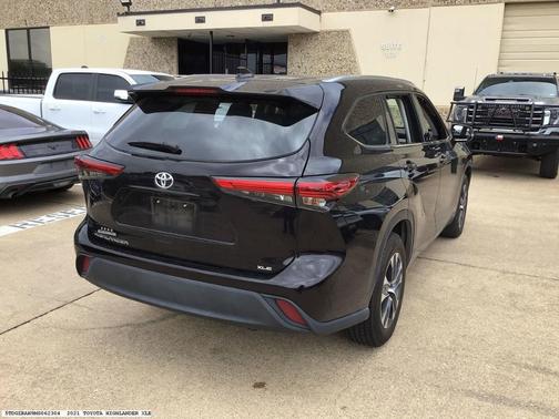 Red 2021 Toyota Highlander XLE