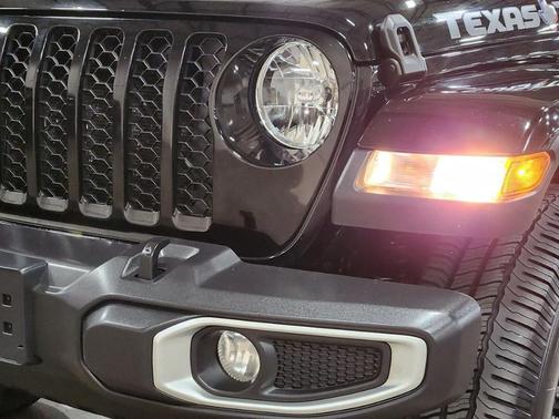 Black 2022 Jeep Gladiator Texas Trail