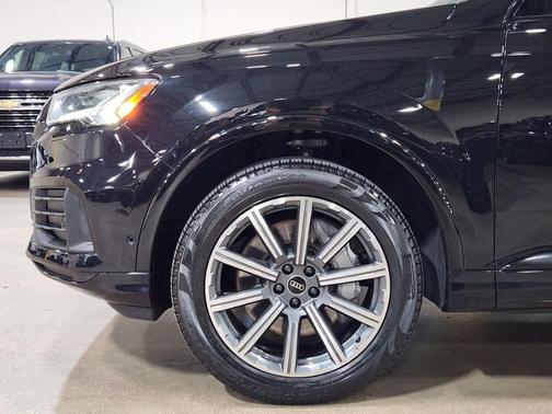 2024 Audi Q7 45 Premium Plus