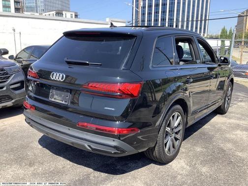2024 Audi Q7 45 Premium Plus