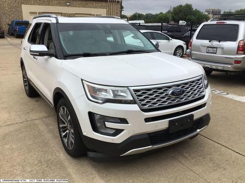 White 2017 Ford Explorer Platinum