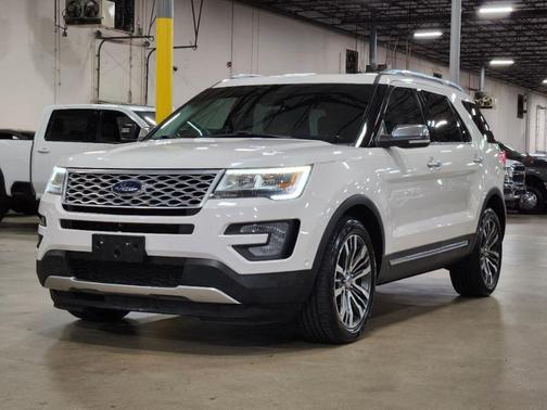 White 2017 Ford Explorer Platinum