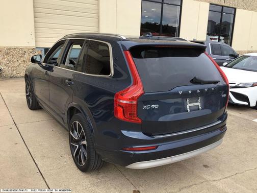2022 Volvo XC90 T6 Momentum 7 Passenger