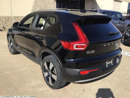 2021 Volvo XC40 T5 Momentum