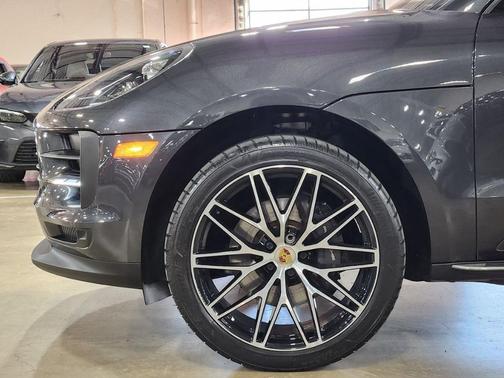 2021 Porsche Macan Base