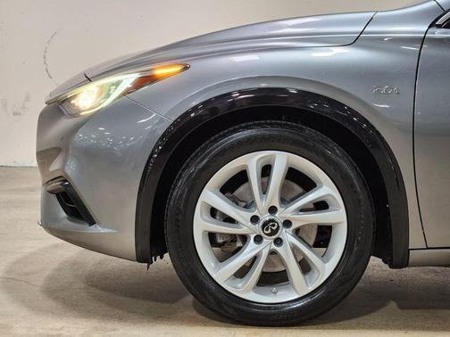 2018 INFINITI QX30 LUXE