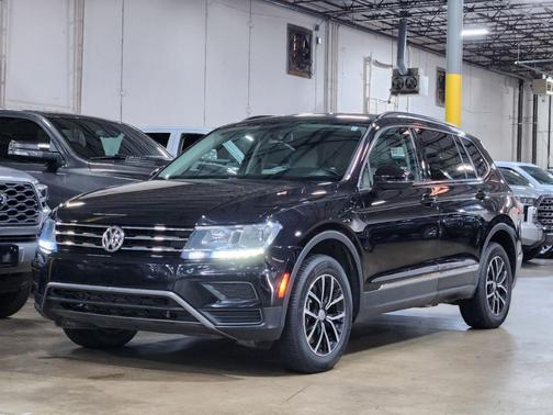 Deep Black Pearl Effect 2021 Volkswagen Tiguan 2.0T SE